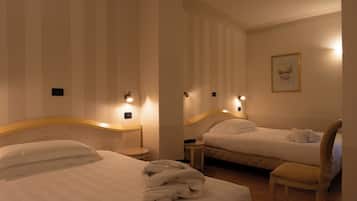 Classic Twin Room | Minibar, in-room safe, desk, laptop workspace