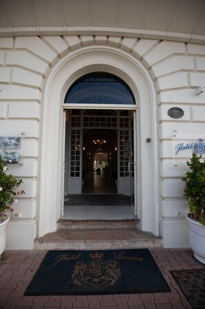 Front of property - Hotel London (Viareggio)