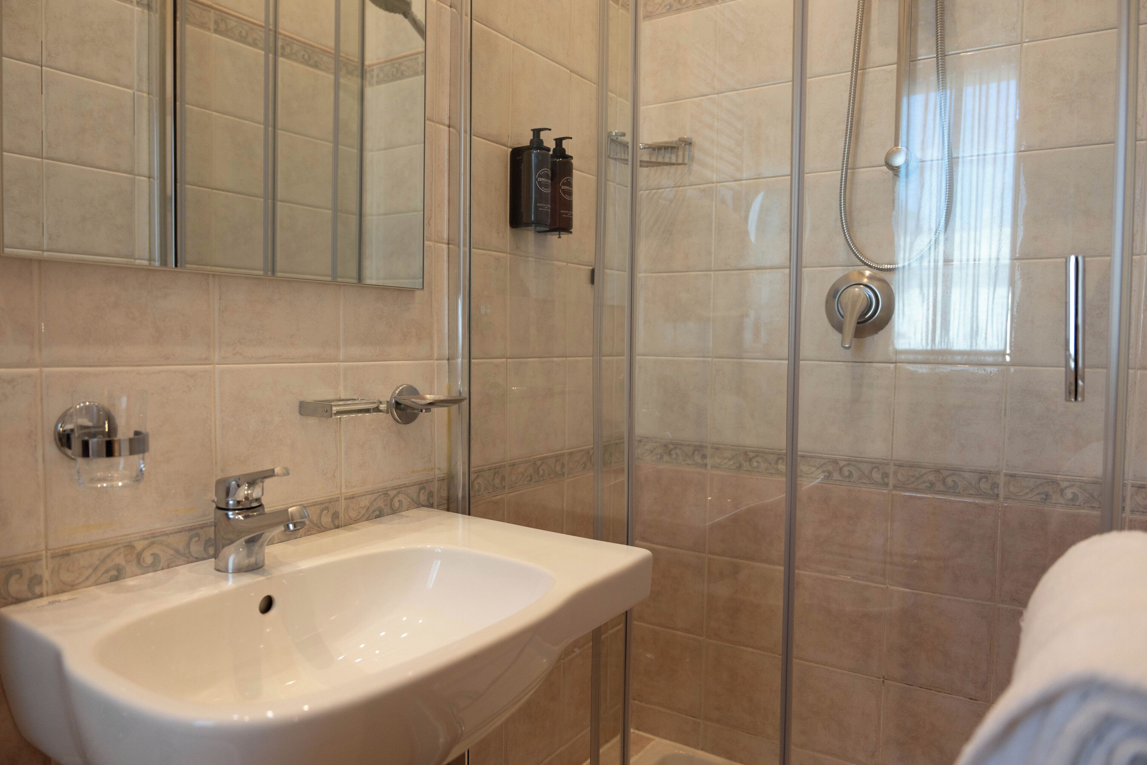 classic twin room | bathroom | free toiletries, hair dryer, bidet, towels