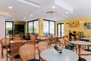 Lobby sitting area - Hotel Villa Claudia (Bellaria-Igea Marina)