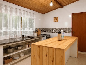 Refrigerador con congelador, horno y parrilla de estufa 