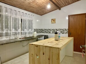 大型雪櫃/冰箱、焗爐、爐具、廚房用具/餐具/器皿