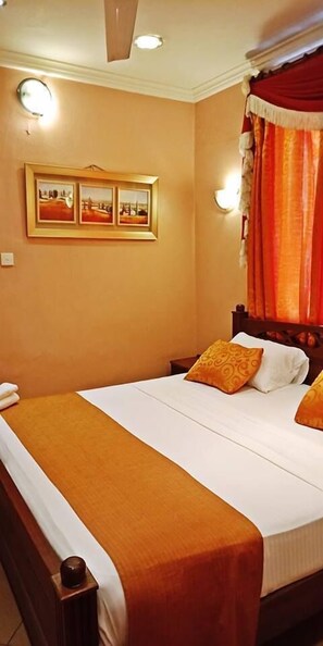 Double Room | Iron/ironing board, free WiFi, bed sheets - Regency Park Hotel (Mombasa)