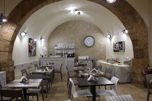 Petit déjeuner buffet compris tous les jours