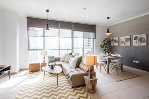 公寓, 1 间卧室, 城市景观 | 1 多间卧室、客房内保险箱、遮光窗帘、隔音