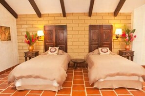 Comfort villa, meerdere bedden, aan het zwembad | 1 slaapkamer, een kluis op de kamer, een bureau, gratis wifi