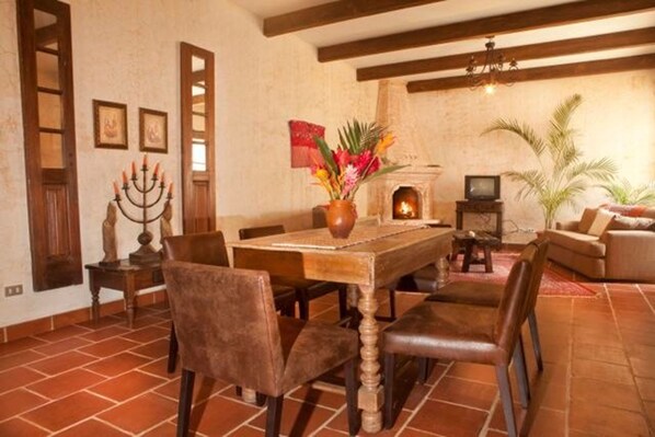 Comfort Villa, Multiple Beds, Poolside | In-room dining