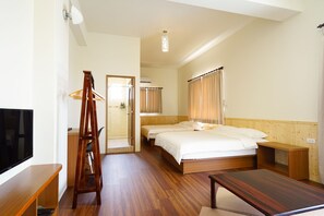 Standard Quadruple Room | Desk, free WiFi, bed sheets