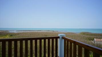 Luxury Quadruple Room | Desk, free WiFi, bed sheets