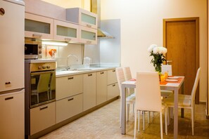 家庭公寓, 2 間臥室, 廚房, 地面層 | 1 間臥室、高級寢具、客房內保險箱、隔音