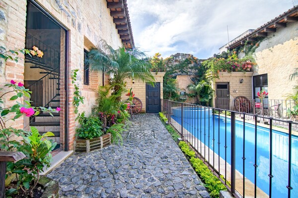 Casa Santa Cruz - Antigua Guatemala
