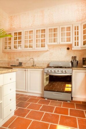 Comfort-Villa, Mehrere Betten, Poolseite | Eigene Küche | Kühlschrank, Mikrowelle, Ofen, Herdplatte