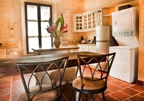 Comfort Villa, Multiple Beds, Poolside | Private kitchen | Fridge, microwave, oven, coffee/tea maker - Casa Santa Cruz (Antigua Guatemala)
