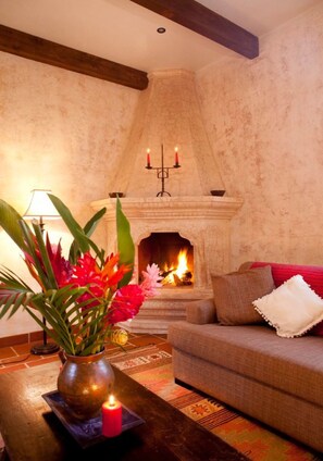 Living room - Casa Santa Cruz (Antigua Guatemala)