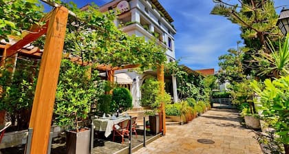 Villa Velzon Guesthouse