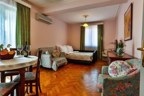 Classic Apartment, 1 Bedroom | Living room