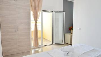 Deluxe Apartment, 2 Bedrooms | 1 bedroom, minibar, desk, laptop workspace