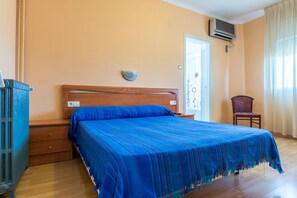Double Room, Private Bathroom | Individually furnished, desk, rollaway beds, free WiFi