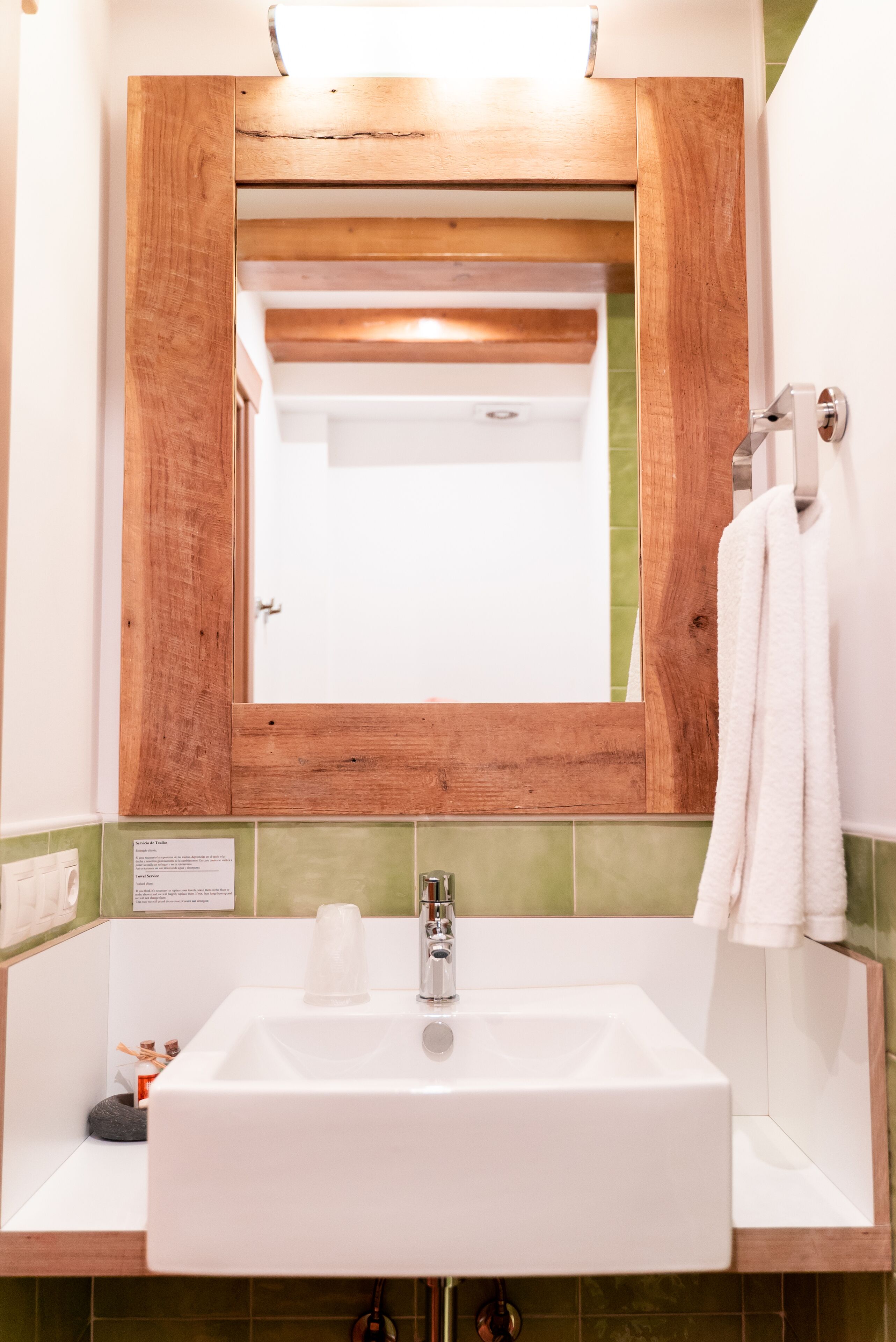 double room | bathroom | shower, towels