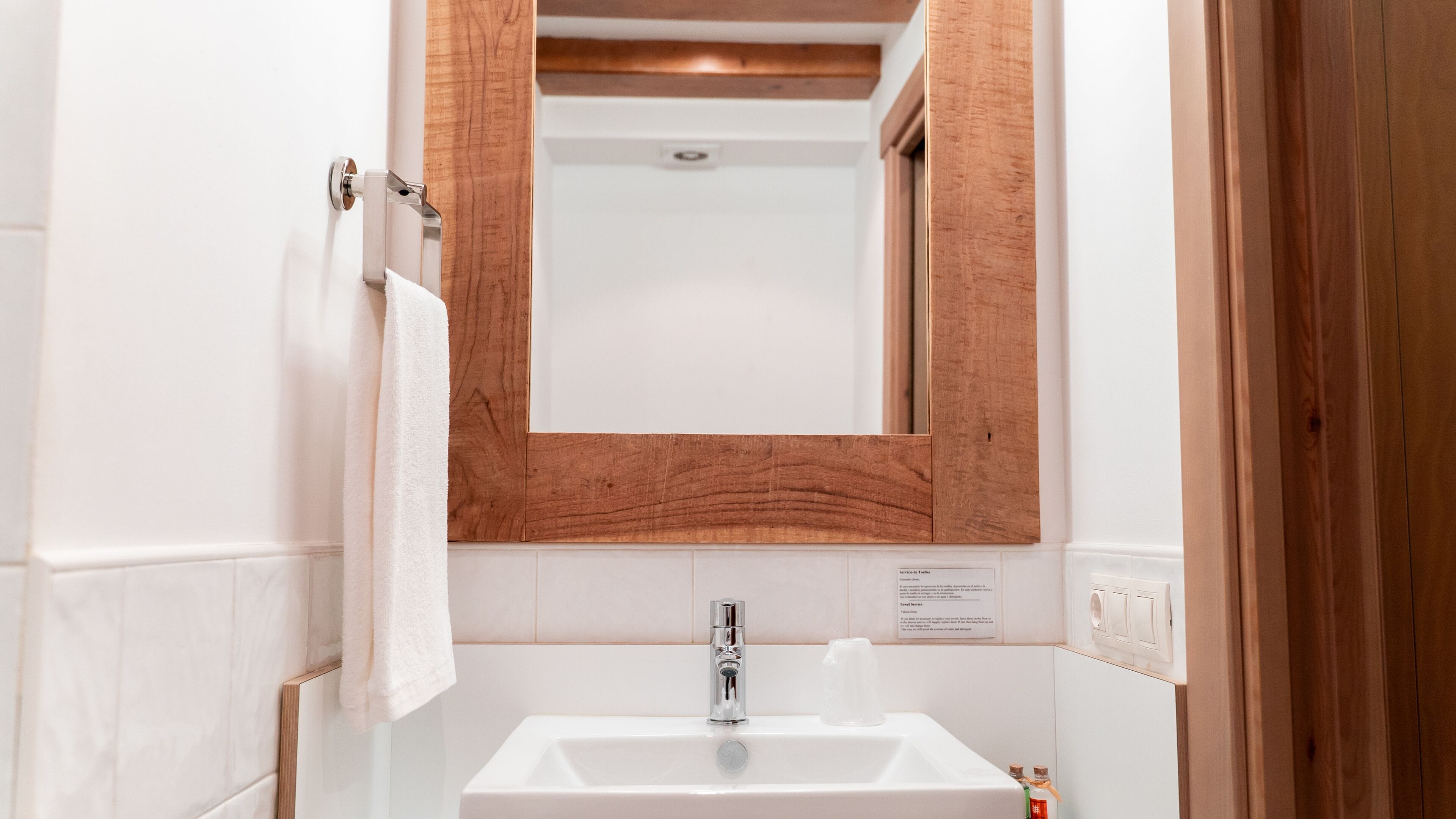 single room | bathroom | shower, towels