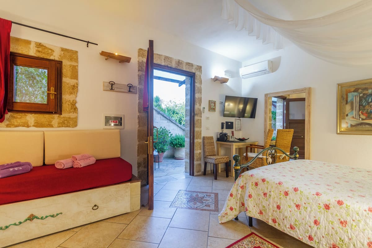 Quarto superior | Frigobar, escrivaninha, quartos à prova de som, Wi-Fi de cortesia