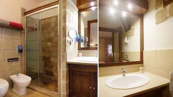 Comfort Double Room | Bathroom | Shower, free toiletries, hair dryer, bidet