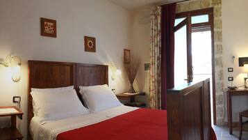 Quarto casal conforto | Frigobar, escrivaninha, quartos à prova de som, Wi-Fi de cortesia