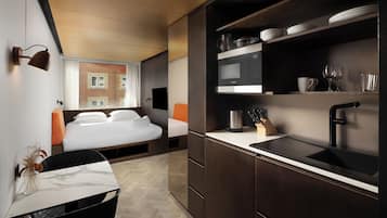 Standard Apartment | Egyptian cotton sheets, premium bedding, in-room safe, desk