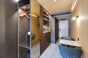 Standard Apartment | Private kitchenette | Fridge, microwave, dishwasher, coffee/tea maker