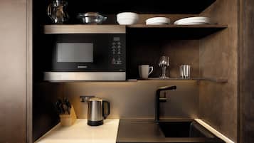 Standard Apartment | Private kitchen | Fridge, microwave, dishwasher, coffee/tea maker