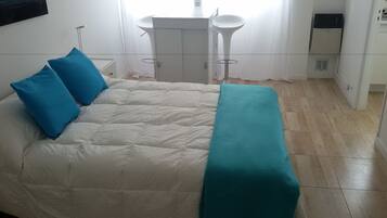 Departamento estándar, 1 cama matrimonial, cocina | Servicio a la habitación
