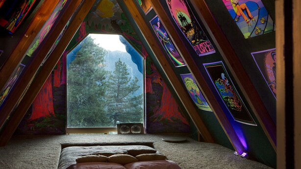 Room #420 | WiFi (free), individually decorated, individually furnished, bed sheets - Hicksville Pines Chalets & Motel (Idyllwild)