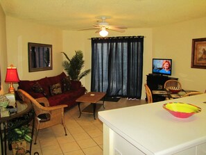 Condo, 1 habitación, vista a la playa (205) | Área de sala de estar