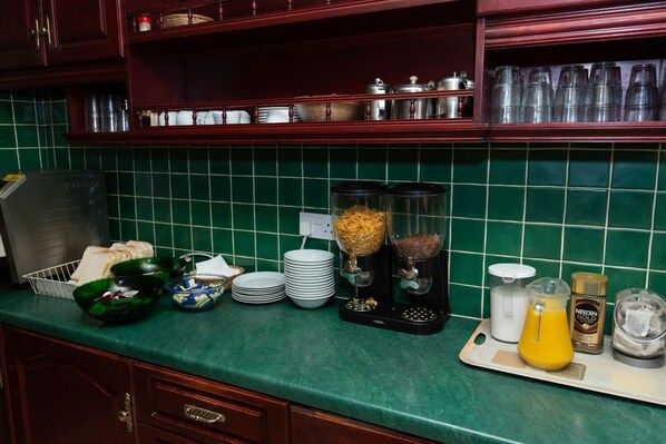 Fridge, coffee/tea maker, electric kettle