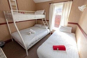 Cortinas blackout, ferros/tábuas de passar roupa, Wi-Fi de cortesia