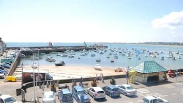 Una spiaggia nelle vicinanze