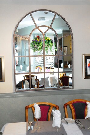 Restaurant - The Dolphin Hotel (St. Martin)