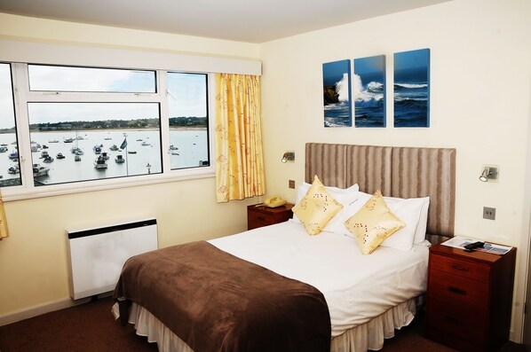 Superior Double or Twin Room, 1 Bedroom, Harbor View | 1 bedroom, desk, iron/ironing board, free WiFi