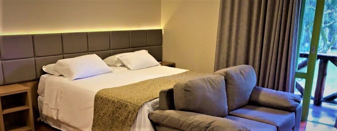 deluxe studio, lanai | 1 bedroom, minibar, bed sheets