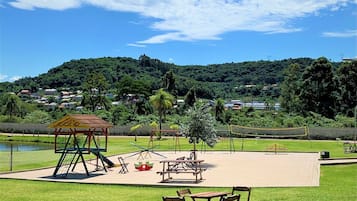 Área de juegos infantiles al aire libre