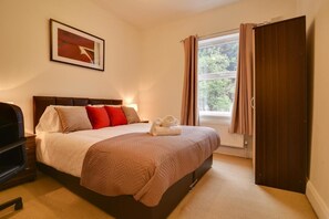 2 bedrooms, soundproofing, free WiFi - Two Bedroom Serviced Apartment (Luton)