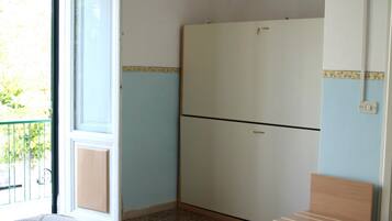 In-room safe, desk, free WiFi