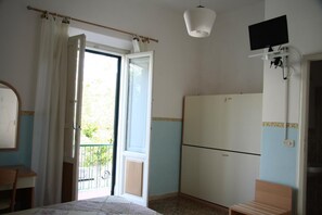 In-room safe, desk, free WiFi - Hotel Ornella (Camaiore)