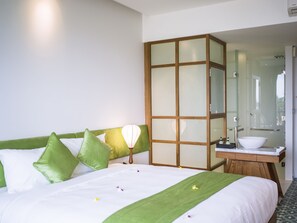 Chambre supérieure double ou avec lits jumeaux, vue sur le fleuve | Minibar, coffre-fort, bureau, rideaux d’obscurcissement