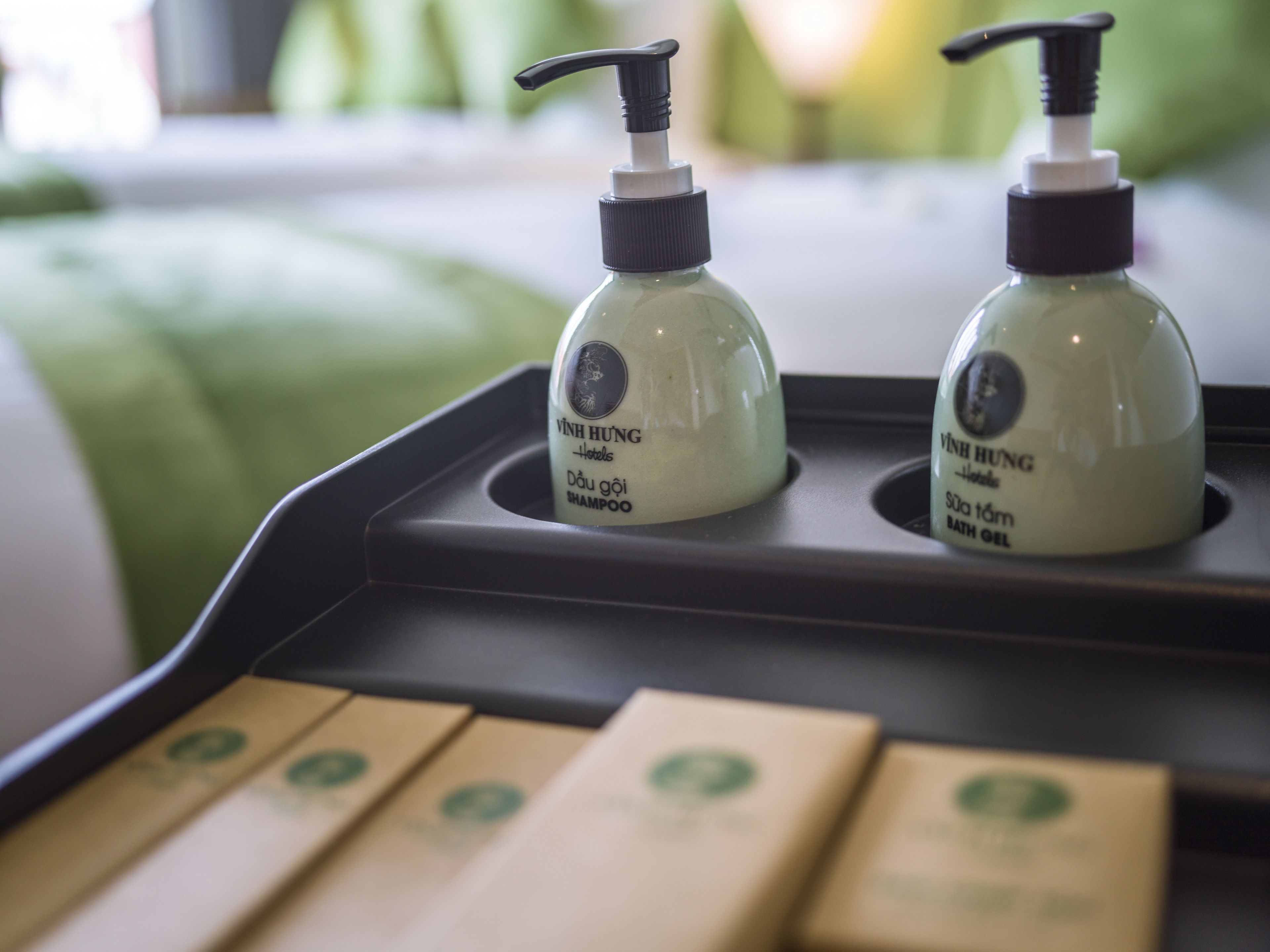 shower, rainfall showerhead, free toiletries, hair dryer