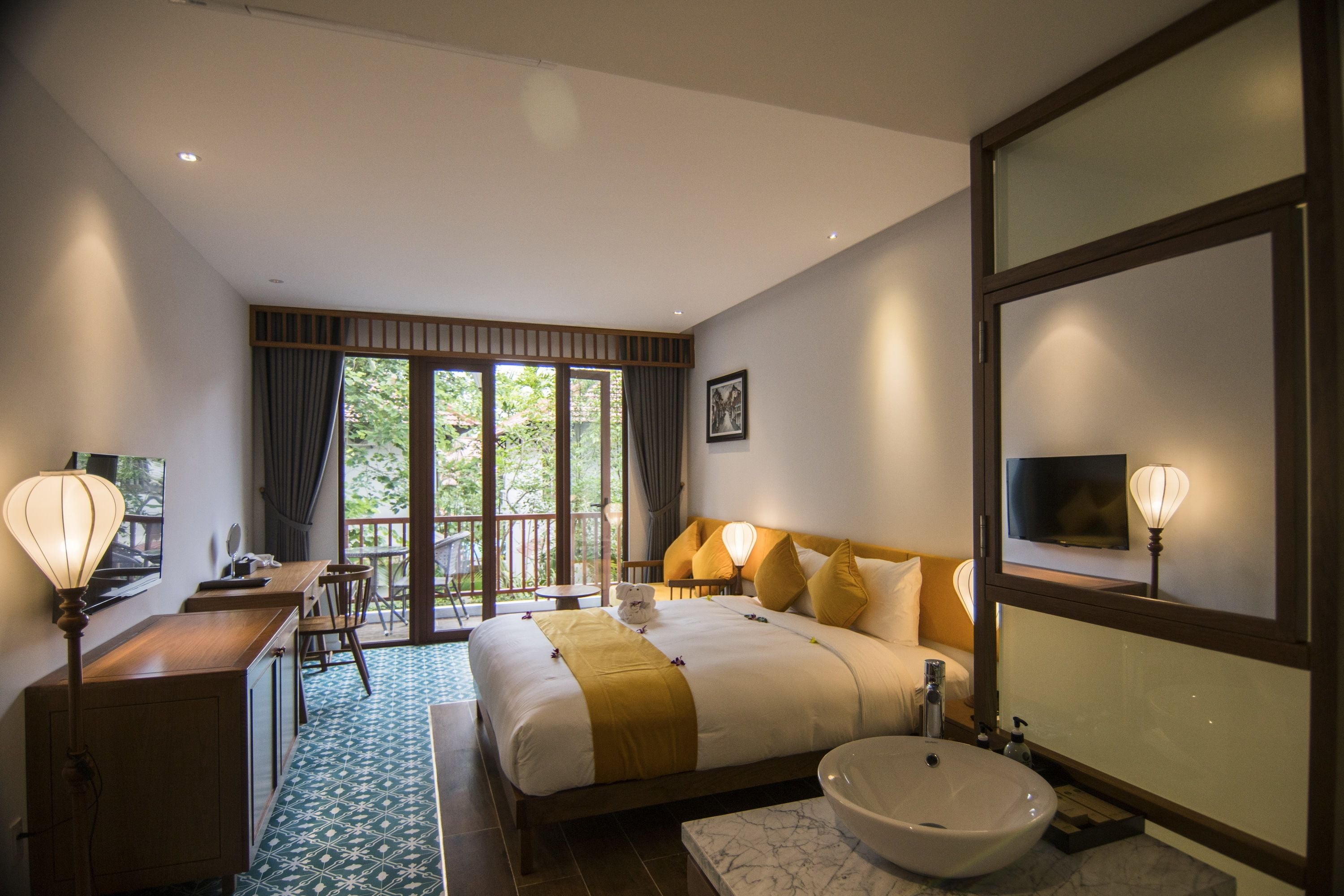 superior double or twin room, pool view | minibar, in-room safe, desk, blackout curtains