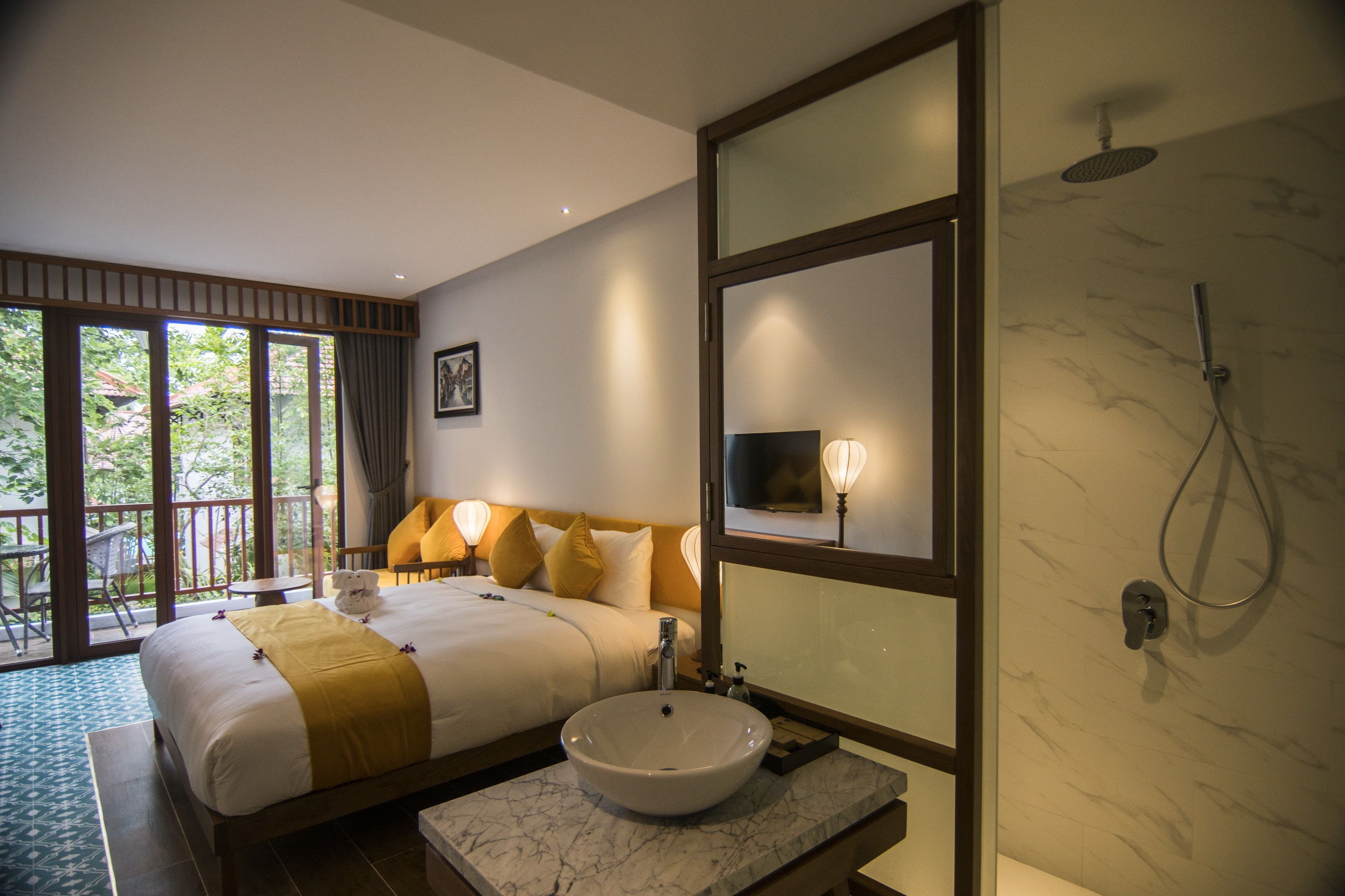 superior double or twin room, pool view | bathroom | shower, rainfall showerhead, free toiletries, hair dryer