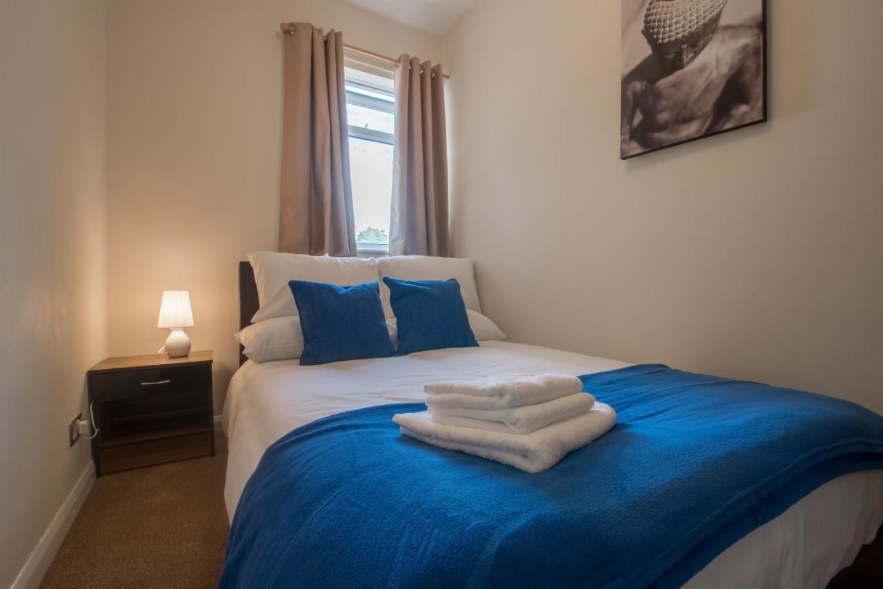 Deluxe Apartment, 2 Bedrooms | 1 bedroom, iron/ironing board, free WiFi