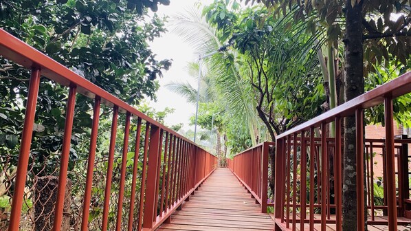 Egyptian cotton sheets, premium bedding, down duvets - Gibbon Singing Homestay (Tan Phu)