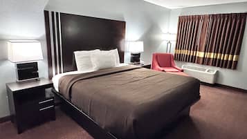 Standard Room, 1 King Bed, Non Smoking | Blackout drapes, iron/ironing board, rollaway beds, free WiFi